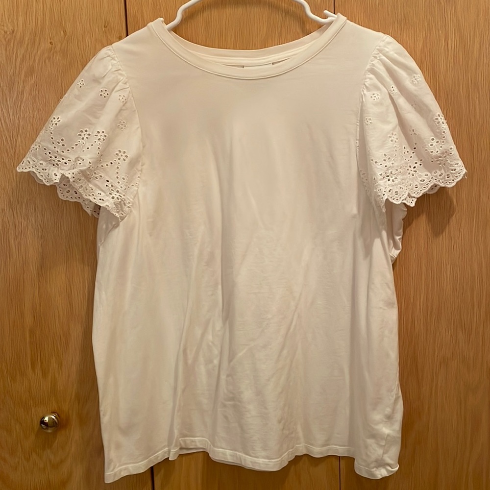 Ava & Viv, white tee with frilly pattern at the arms, so cute on, 2X